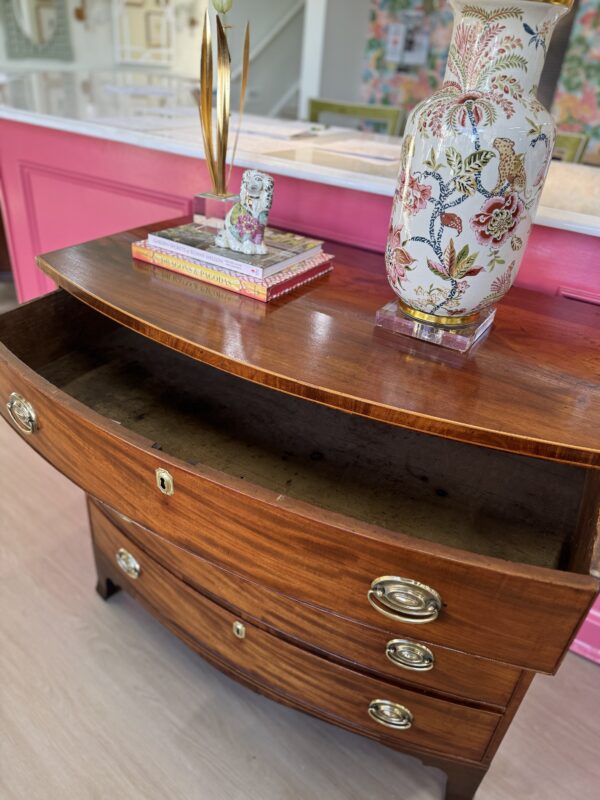 VINTAGE American bowfront chest in mahogany wood  1800-1820 - Image 5