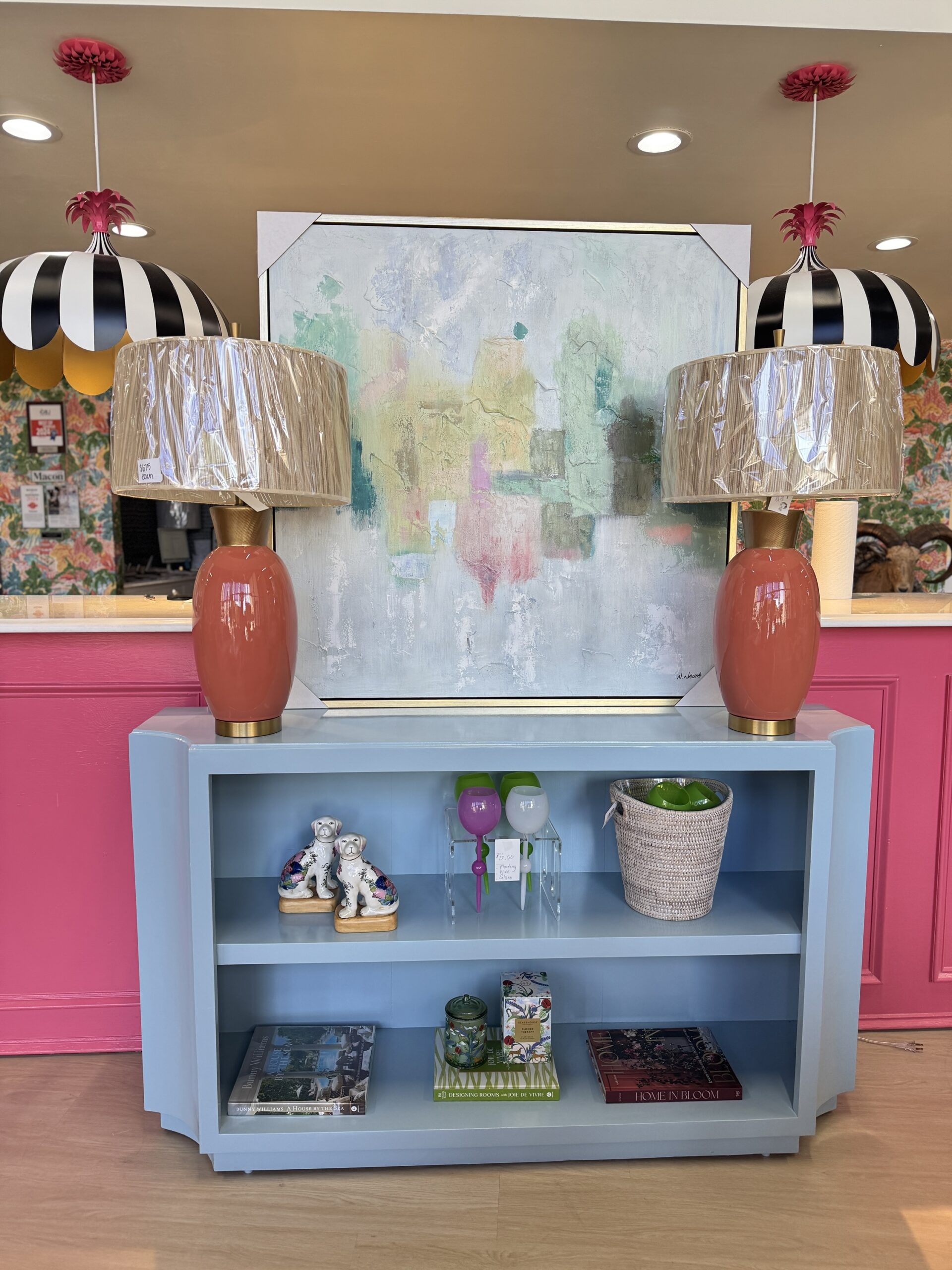 Open console lacquered in a baby blue color!