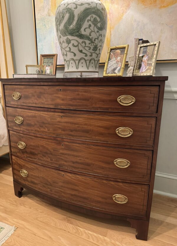 VINTAGE bowfront chest with beautiful gold bow detail hardware - Image 4