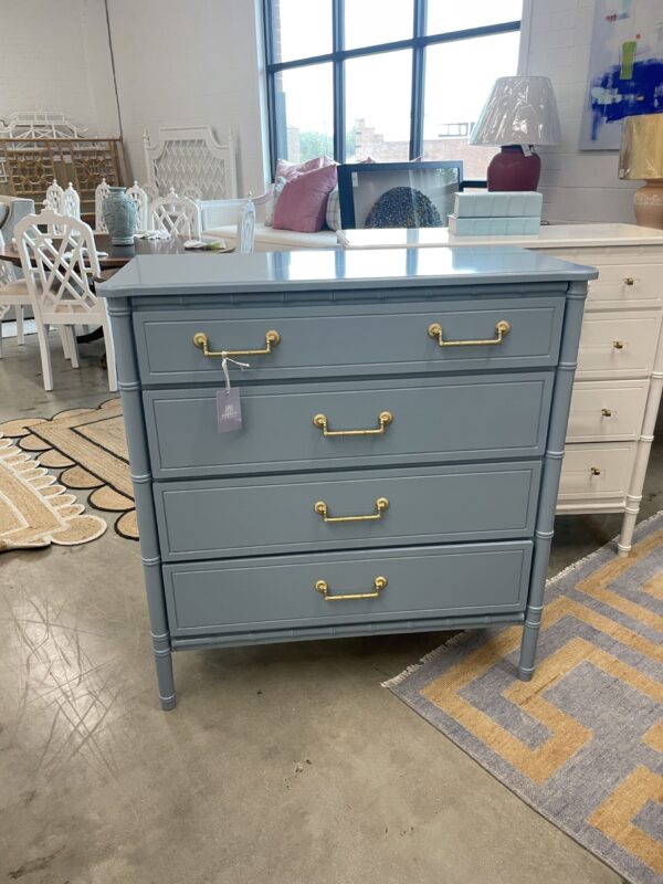 VINTAGE 4 drawer lacquered chest in the color languid blue - Image 3