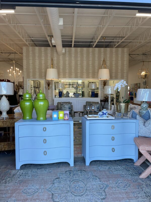 Curved linen 3 drawer chest with gold hardware - Image 2