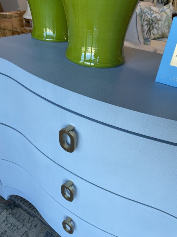 Curved linen 3 drawer chest with gold hardware - Image 3