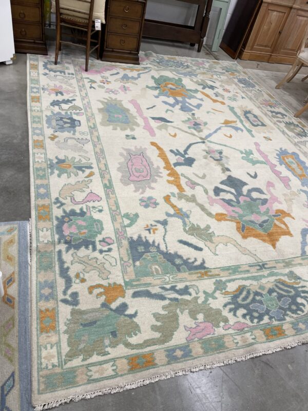 9 x 12 Turkish oushack rug!