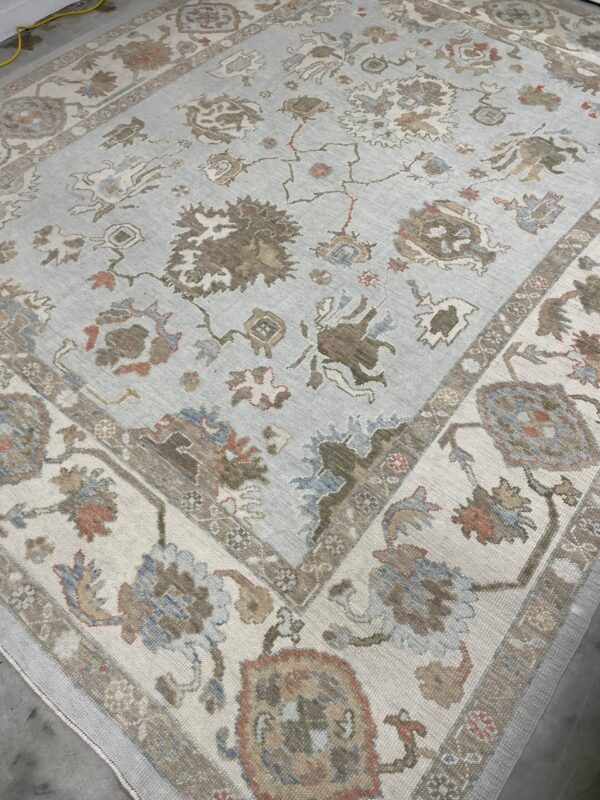 Vintage 9 x 12 Turkish oushack rug - Image 4