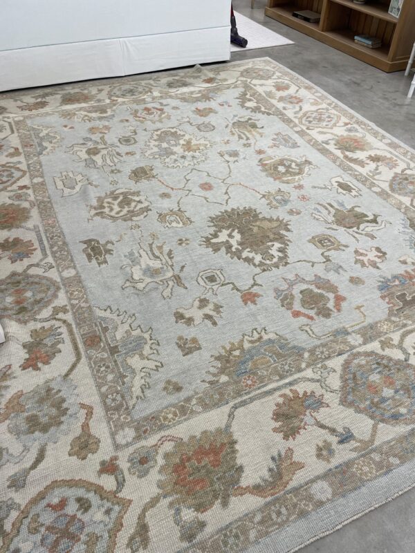 Vintage 9 x 12 Turkish oushack rug - Image 2