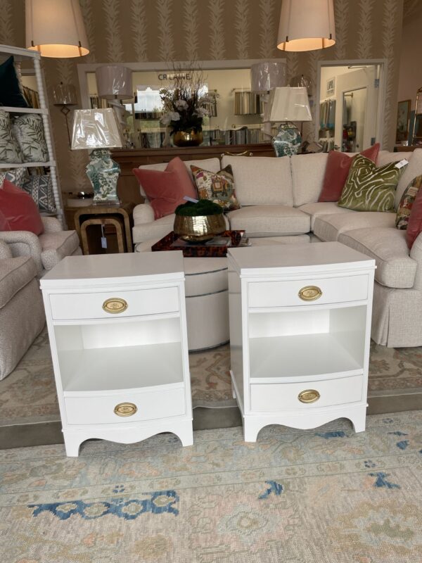 Set of simply white lacquered night stands - Image 2