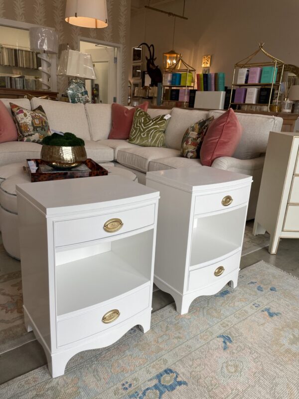 Set of simply white lacquered night stands