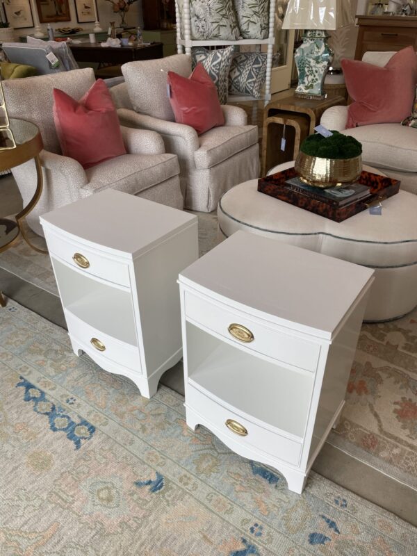 Set of simply white lacquered night stands - Image 4