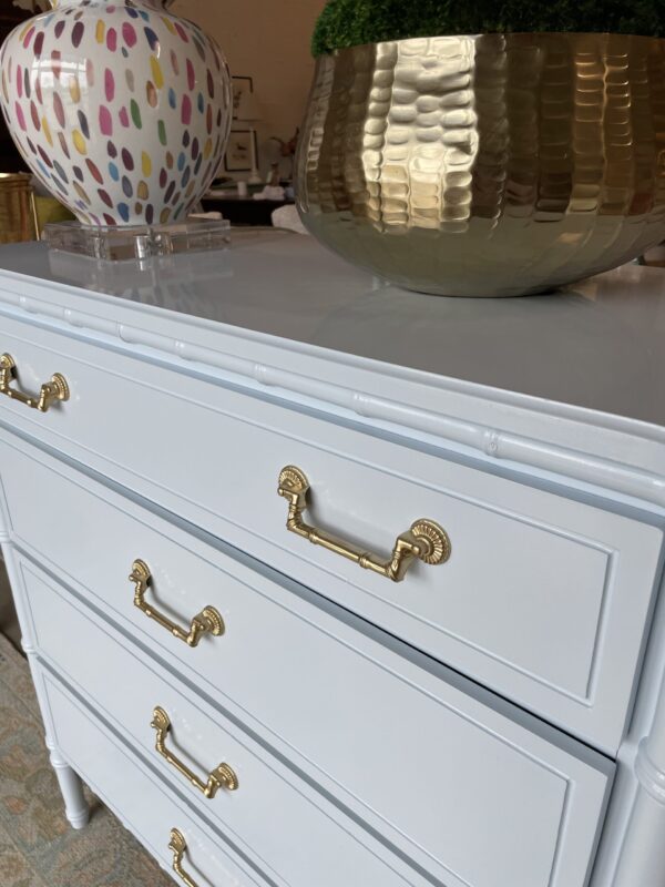 VINTAGE 4 drawer lacquered chest in the color BM Breath of fresh air - Image 3