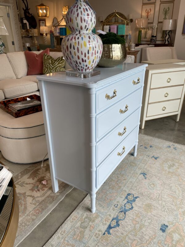 VINTAGE 4 drawer lacquered chest in the color BM Breath of fresh air - Image 2