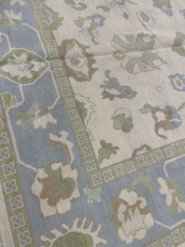 9 x 12 Turkish oushack rug!