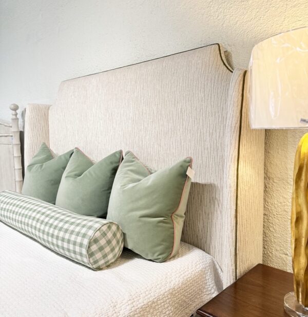 Fully upholstered king Massoud bed! Fabric is furbo bone & welted in dark green - cleaning code S - Image 4