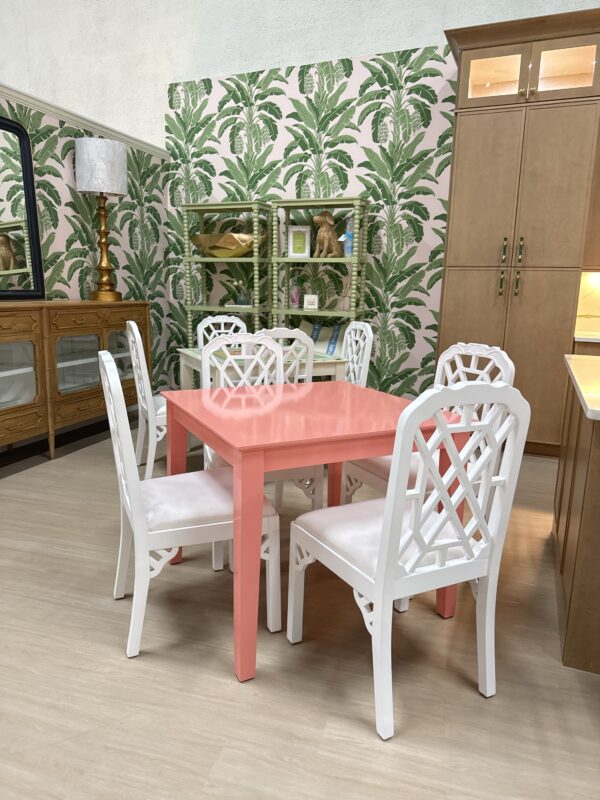 Game table lacquered in allablaize pink - Image 2
