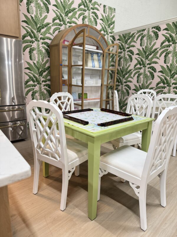 Game table lacquered in lime green - Image 2