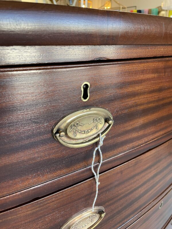 English Bow Front Chest in Mahogany with inlay banding/ Original Hardware - Image 4
