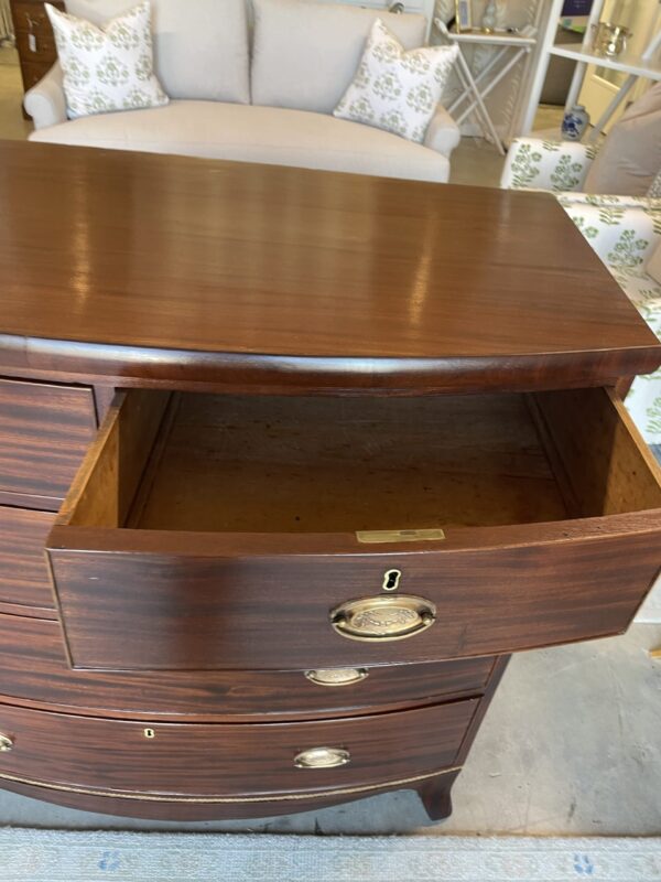 English Bow Front Chest in Mahogany with inlay banding/ Original Hardware - Image 3