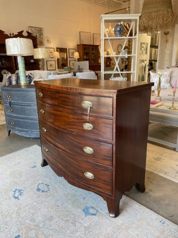 American Federal Bow Front Chest in Mahogany - Image 3