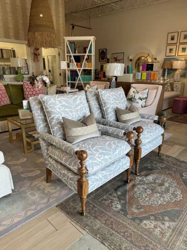 Set of Bradstreet chair! With blue leaf fabric and white welt! Sold as a set - cleaning code s! - Image 8