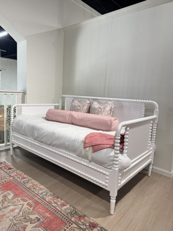 Twin Cholet Spindle Day Bed | True White
