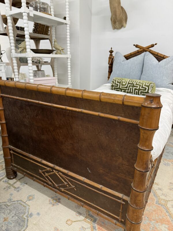 Vintage bamboo, twin bed with bamboo detailing! - Image 3