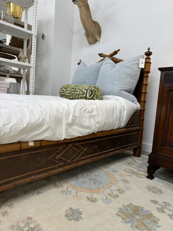 Vintage bamboo, twin bed with bamboo detailing! - Image 4