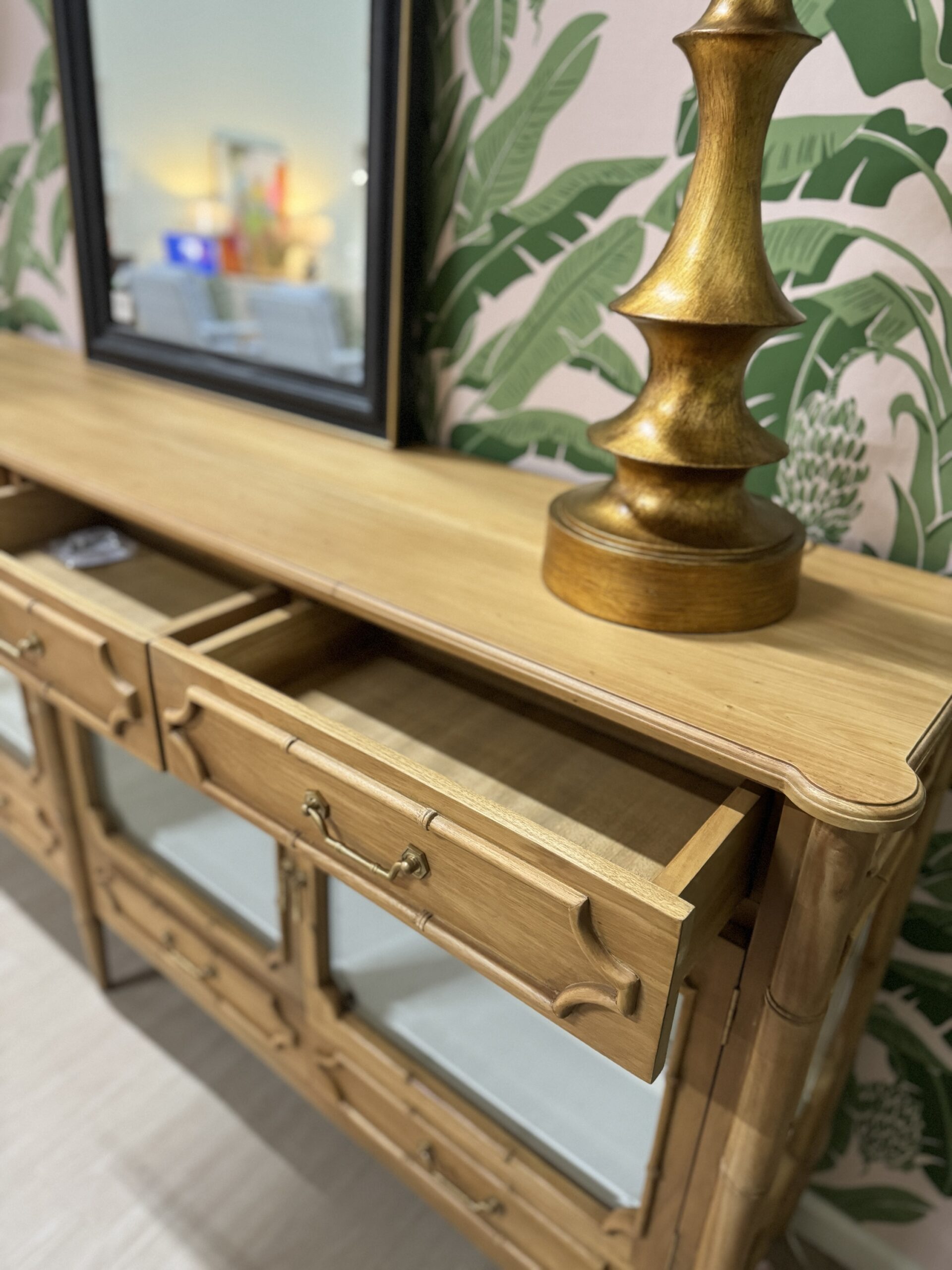 Grosvenor Glass Front Sideboard | driftwood - Image 4