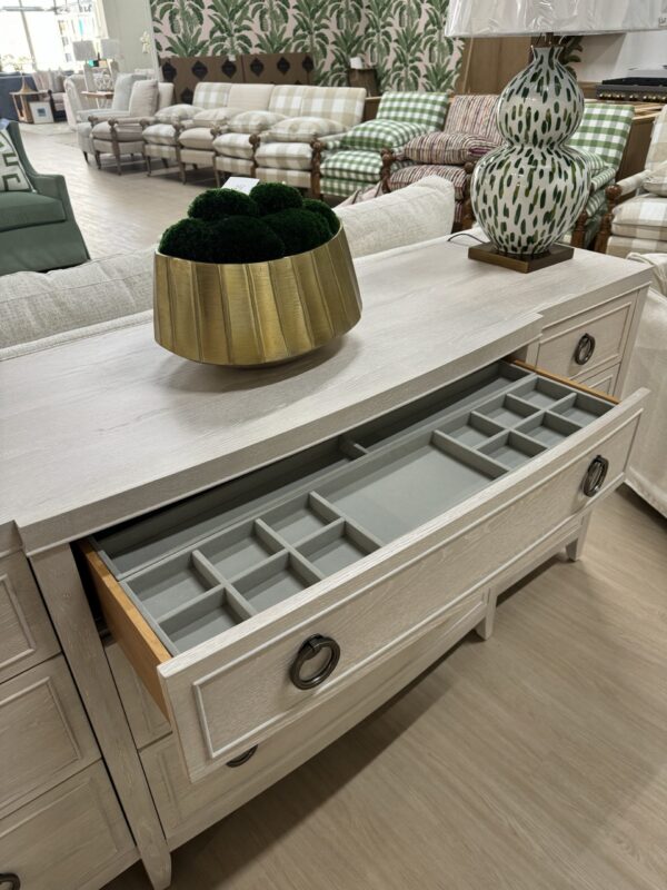Avaline 9 Drawer Dresser | White Oak - Image 6