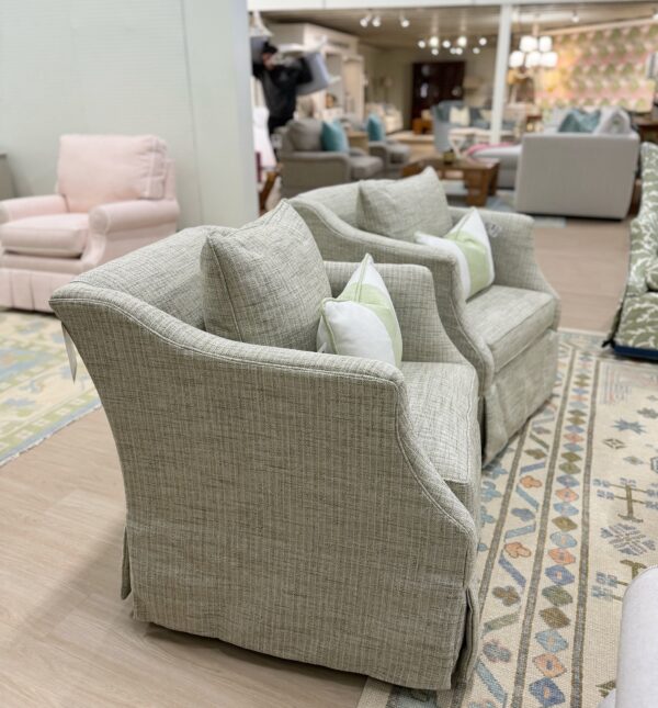 KINCAID SET OF Green swivel and rocker chairs!! Covered in a green performance fabric - Image 4