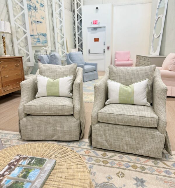 KINCAID SET OF Green swivel and rocker chairs!! Covered in a green performance fabric - Image 9