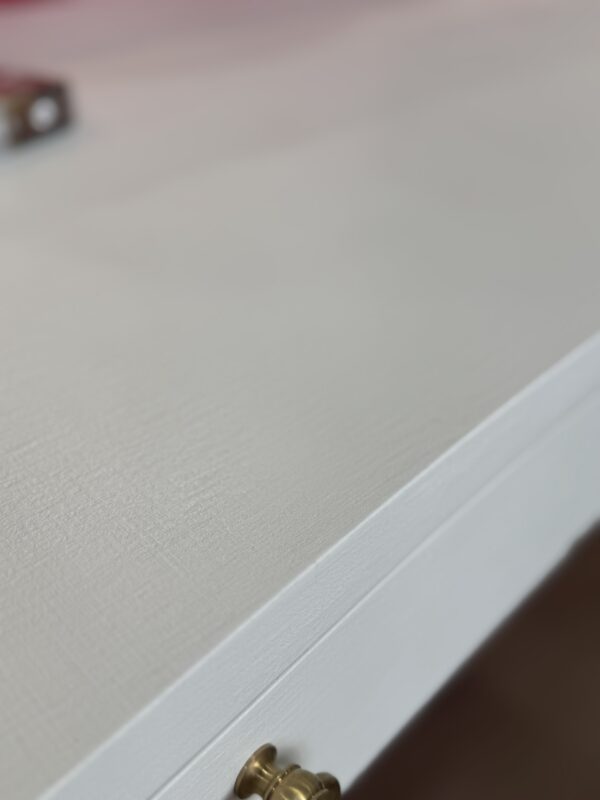 Light with white linen wrapped desk westminister 3 drawer - Image 3
