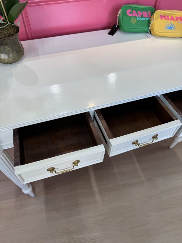 Vintage 3 drawer white lacquered desk!! - Image 4