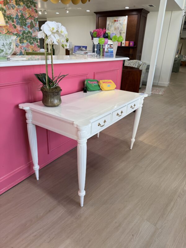 Vintage 3 drawer white lacquered desk!! - Image 6