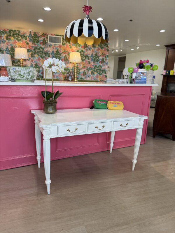 Vintage 3 drawer white lacquered desk!! - Image 7
