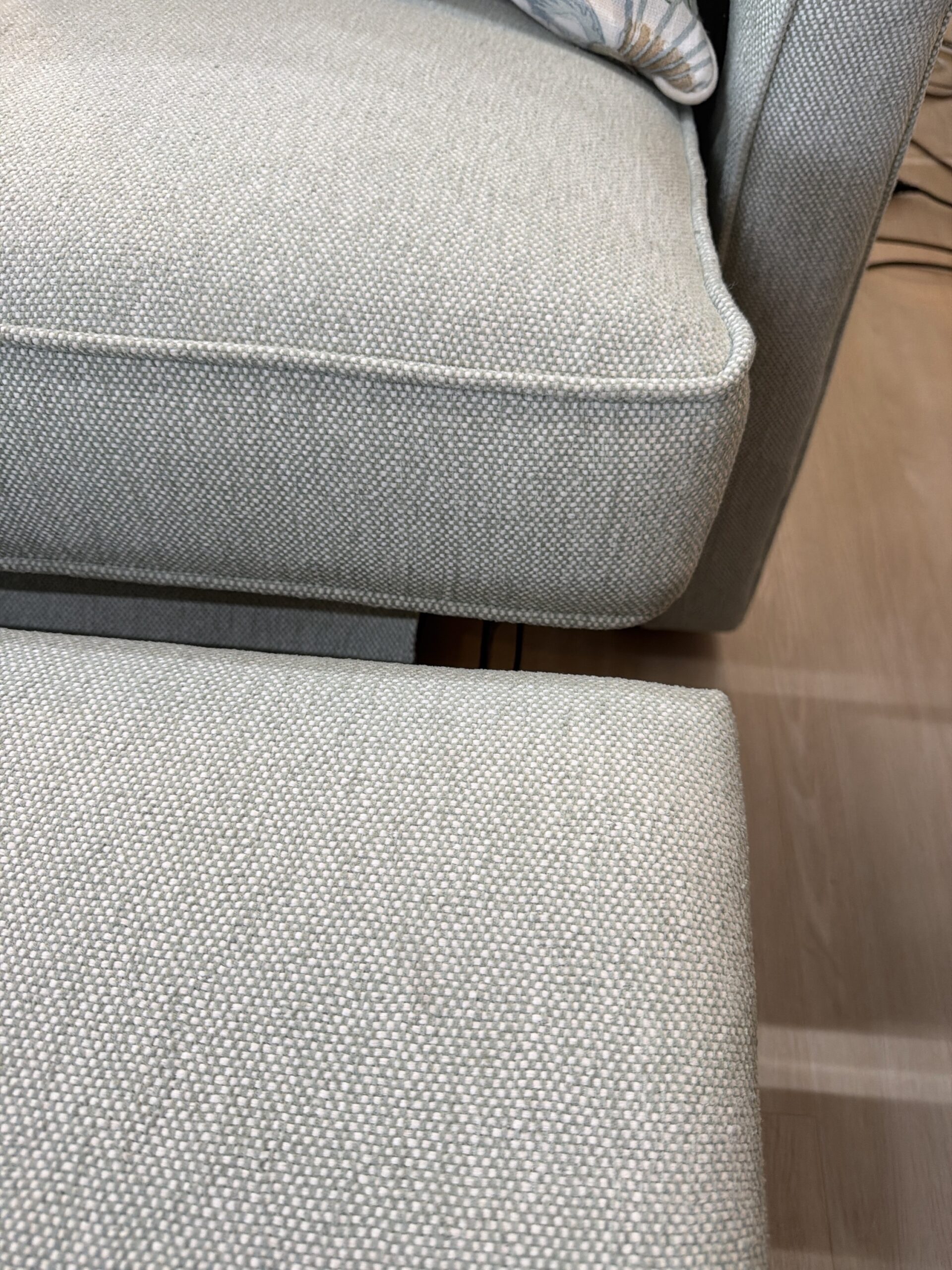 Sherill ELECTRIC RECLINING SOFA! Covered in blue performance fabric! - Image 4