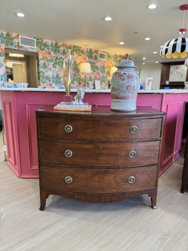 VINTAGE American bowfront chest in mahogany wood  1800-1820