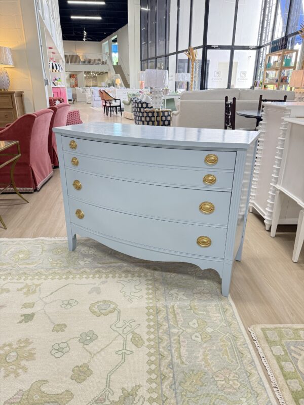 Vintage Dixie bowfront chest lacquered in baby blue sherwin-Williams take five - Image 5