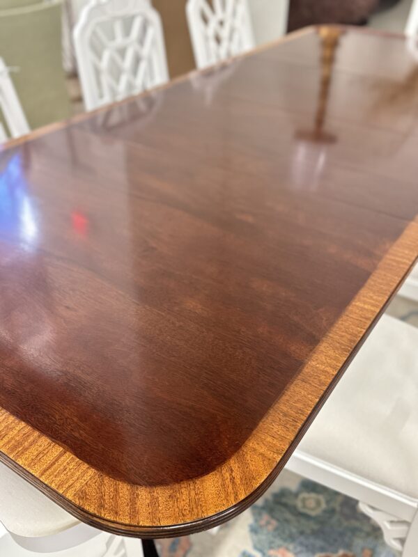 VINTAGE | Refinished Banded Mahogany Dining Table  !! * includes two leaves that are 20 inches long!! * - Image 5