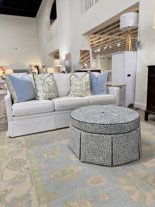 Round skirted lizzy azul ottoman - Image 4
