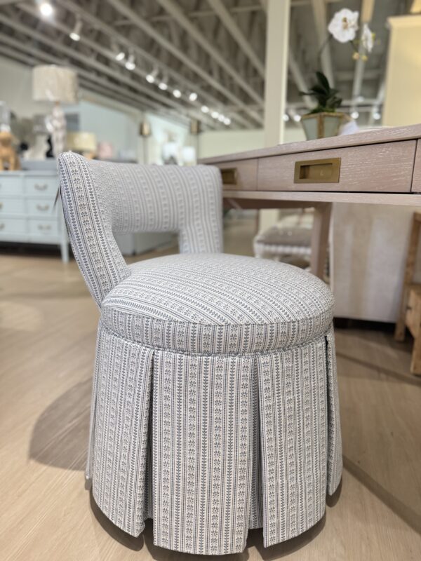 Single vanity desk chair! On casters fabric is cleaning code S & kick pleat skirt