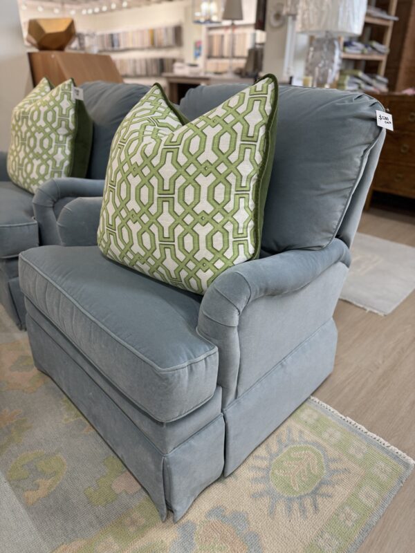 Electric swivel rock and recline covered in performance velvet banks Herron - Image 7