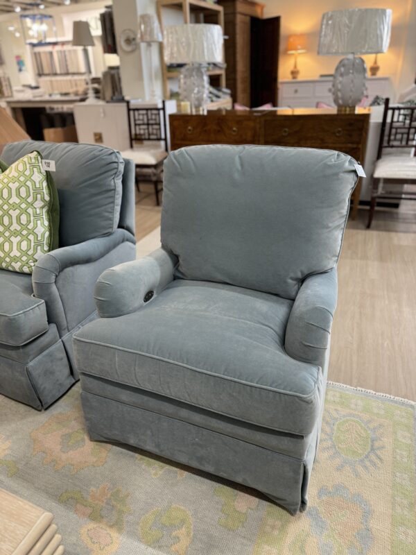 Electric swivel rock and recline covered in performance velvet banks Herron - Image 6