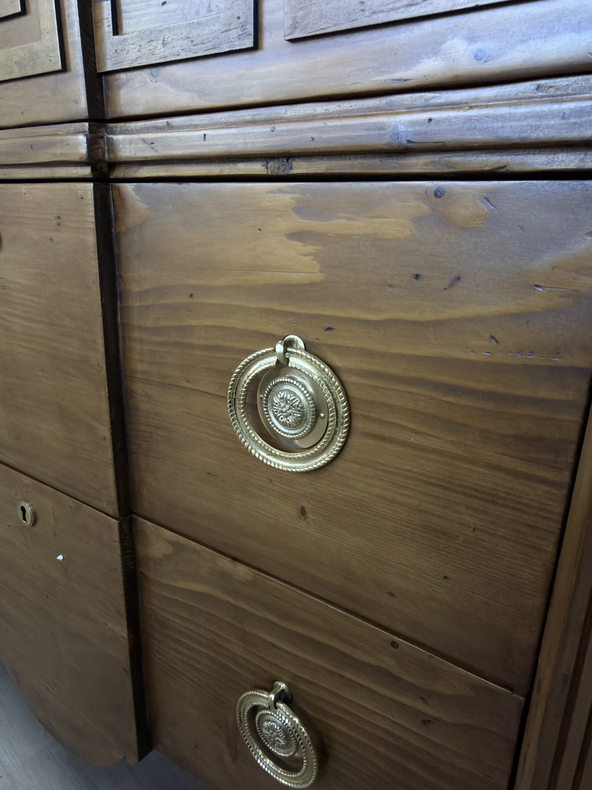 Roma Greek key chest set in antique pine finish! - Image 3