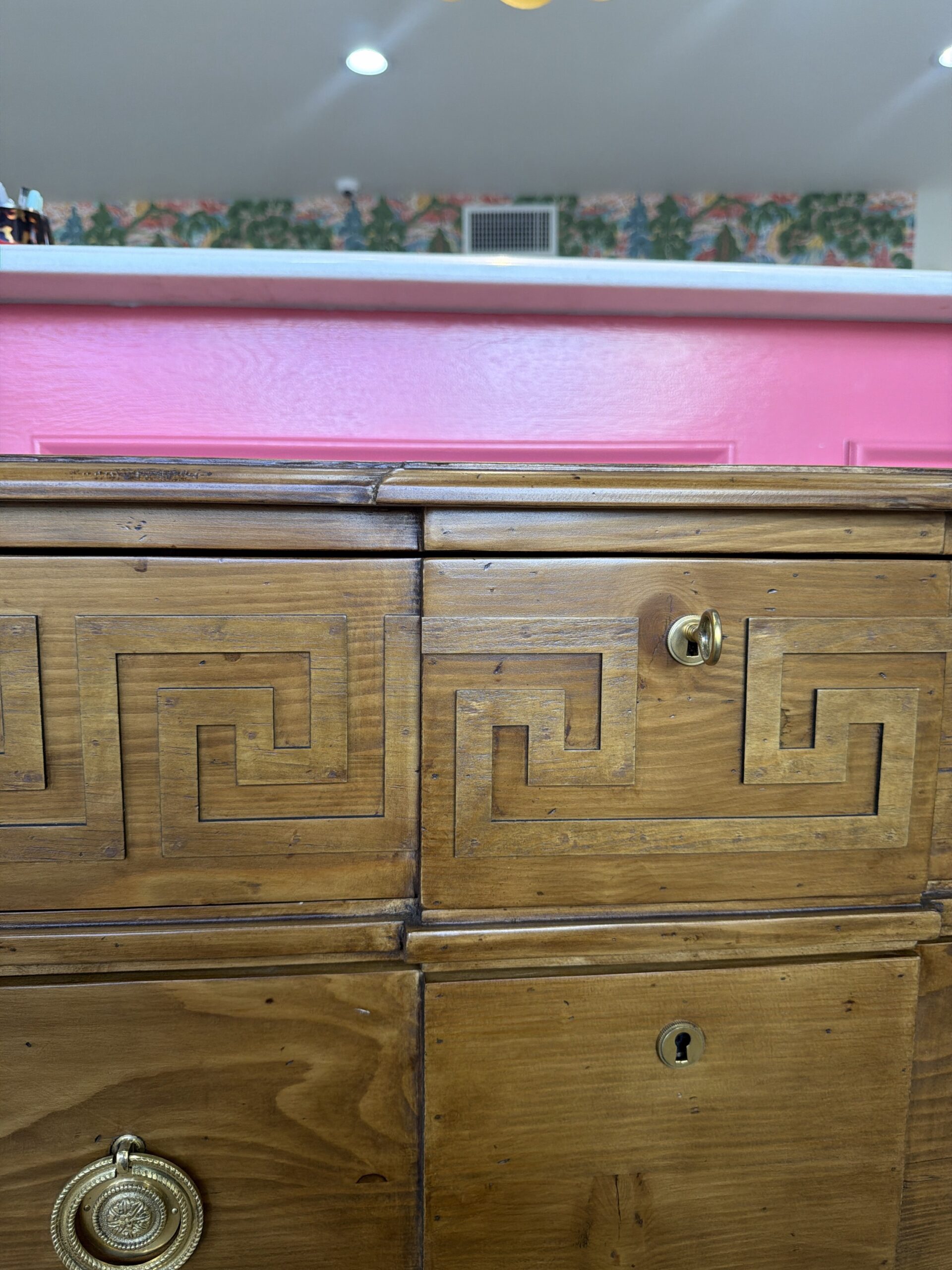 Roma Greek key chest set in antique pine finish! - Image 5