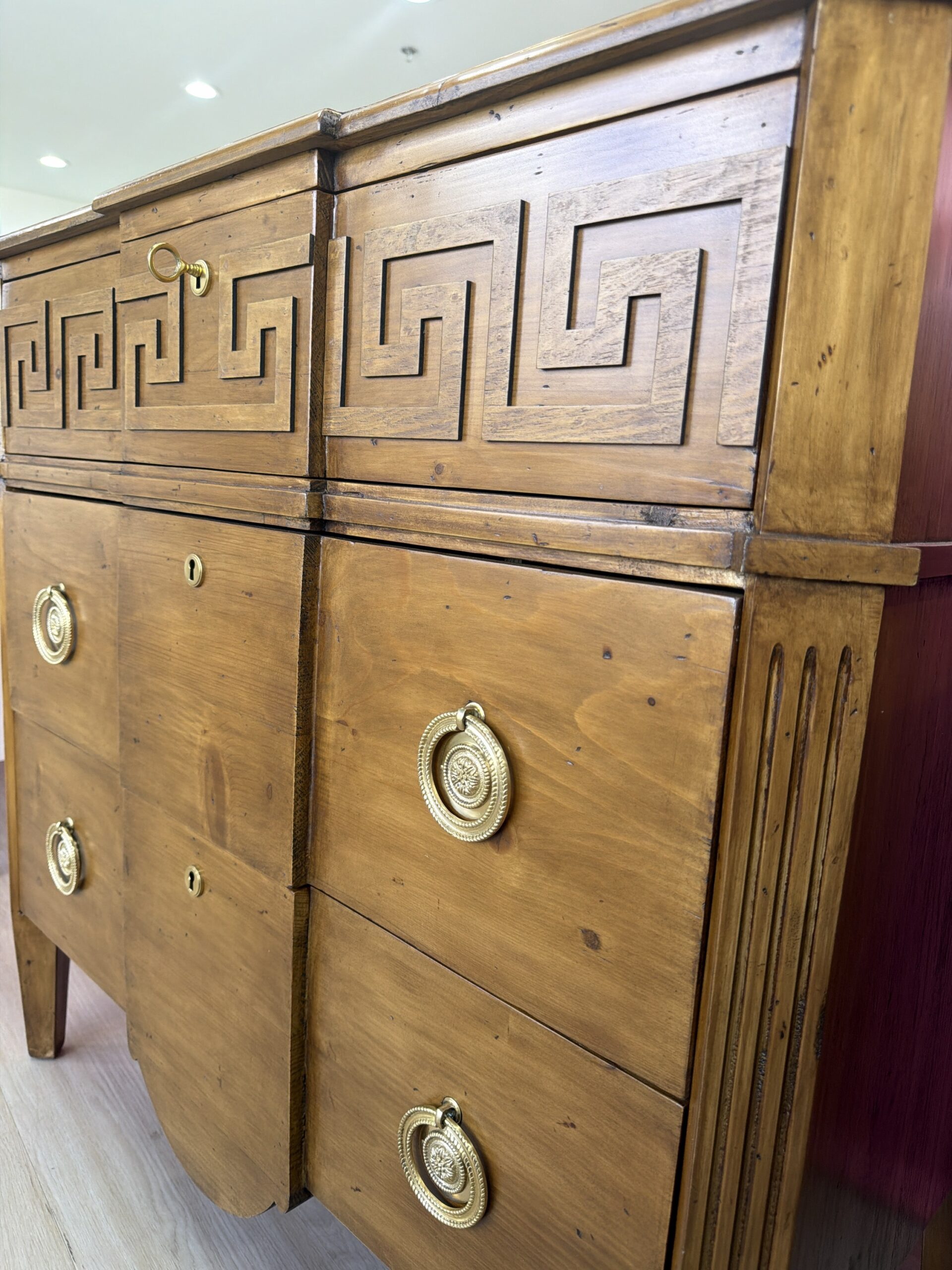 Roma Greek key chest set in antique pine finish! - Image 6