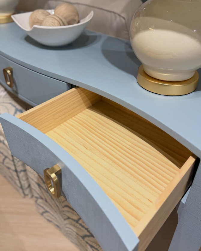 Light blue linnen curved console table with three drawers and gold hardware - Image 2