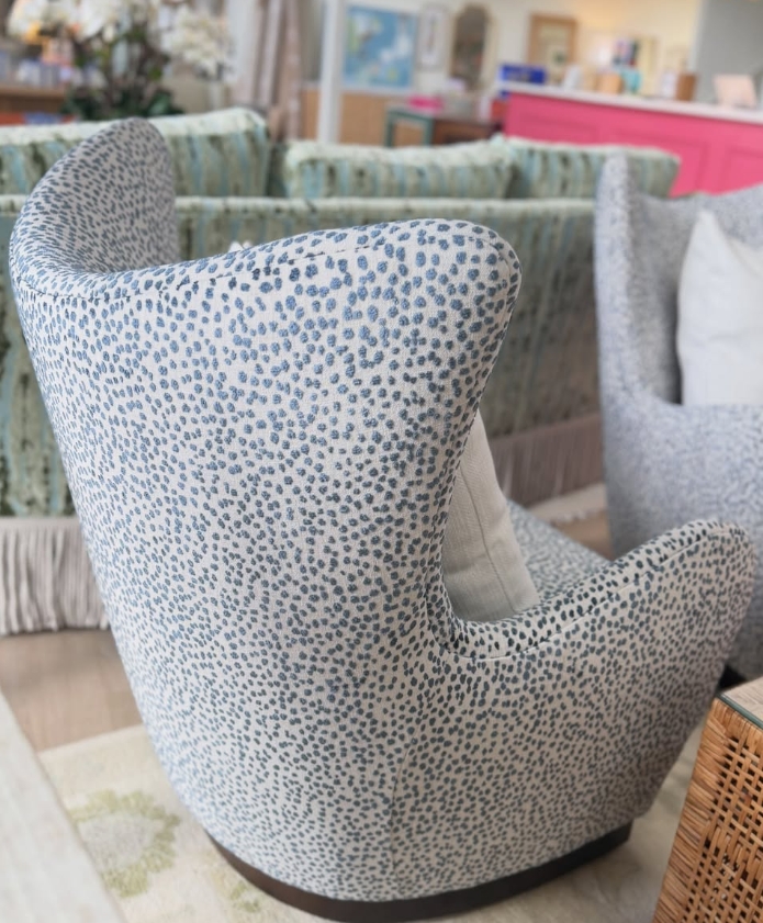 Hans swivel wing chair covered in lizzy azul!! Cleaning code: spot clean - Image 4