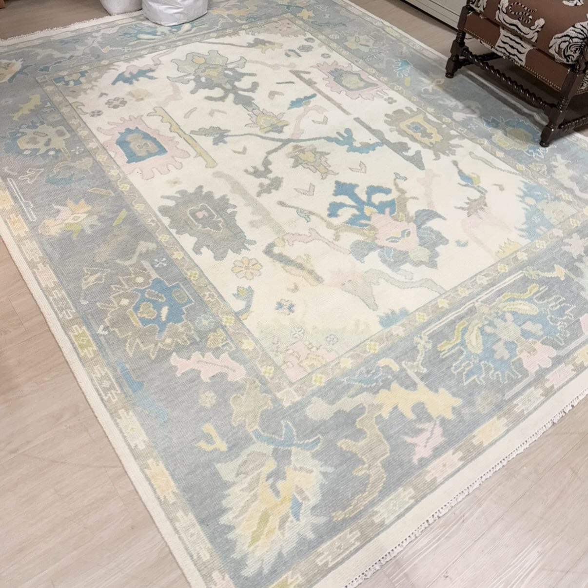 8x10 muted toned Turkish oushack rug - Image 5