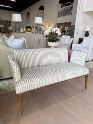 New tulip bench in fabric, Singman blossom with velvet welt & wooden leg! Spot clean
