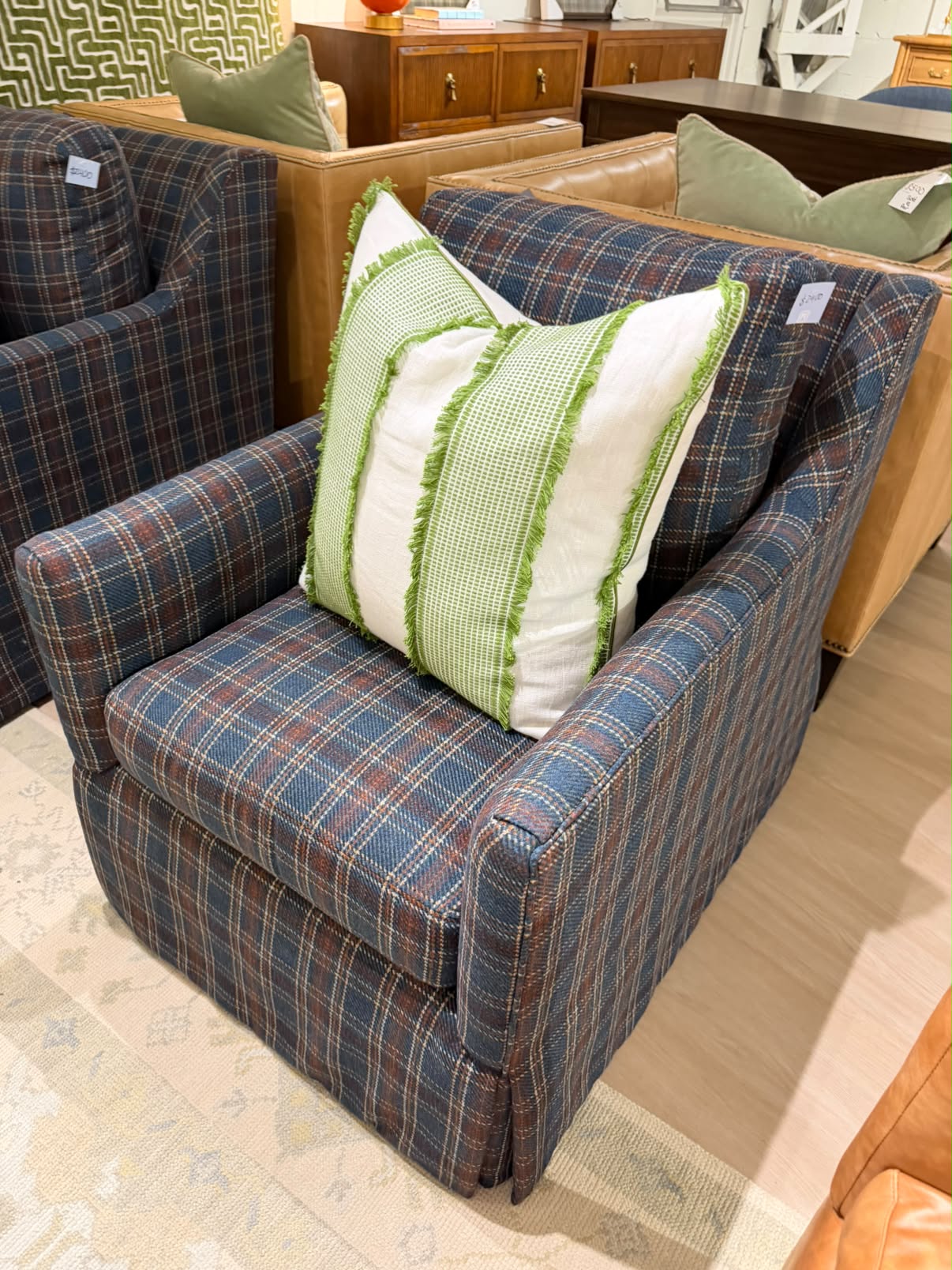 Jeannette swivel chair set covered in wool plaid fabric - Image 5
