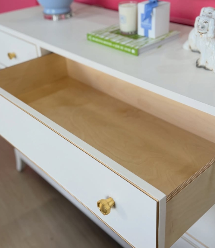 White and gold 7 drawer dresser with gold trim detailing, and gold hardware - Image 3